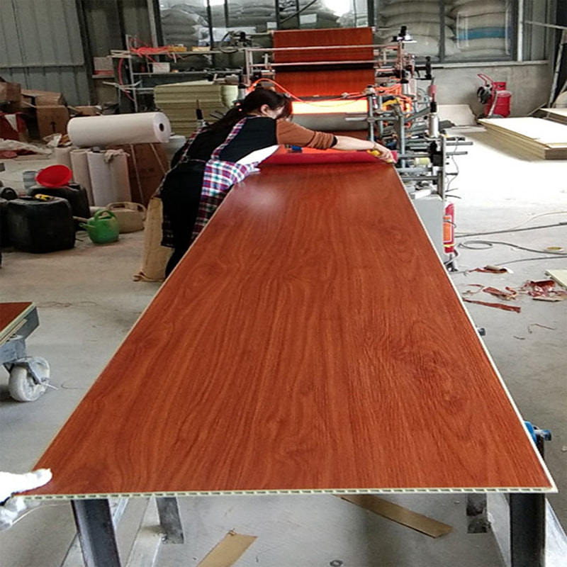 Nowoczesny zintegrowany panel ścienny z PCV z włókna bambusowego do tła telewizyjnego Twardy panel ścienny do sufitu wewnętrznego do użytku hotelowego