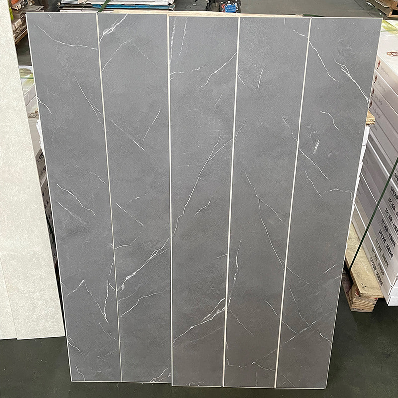 Biały i czarny marmur Drewniany słojowany sztywny rdzeń Blokada Click Lock Panele winylowe Podłoga Piso Wnętrze PCV Click Piso Podłoga SPC